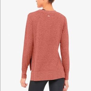 Alo “glimpse” long sleeve top